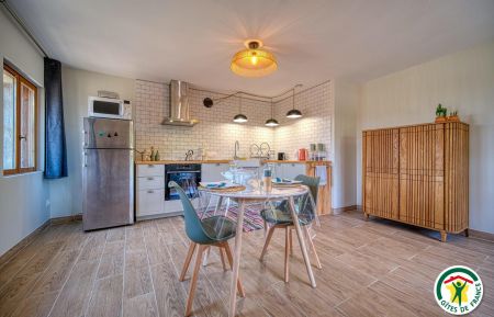 Gite n&deg;G124002 &Eacute;toile-sur-Rh&ocirc;ne - Dr&ocirc;me - Cuisine ouverte sur espace &agrave; manger