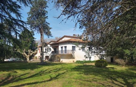 Gite n&deg;G84009 Ch&acirc;teauneuf-sur-Is&egrave;re - Dr&ocirc;me - Jardin clos, privatif au g&icirc;te, arbor&eacute;, 1000m&sup2;