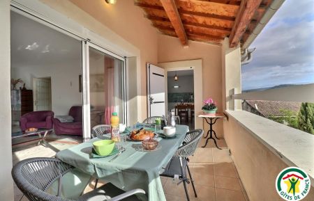 La petite terrasse du gîte Gite n°G324001 Saint-Paul-Trois-Châteaux - Drôme - La petite terrasse du gîte