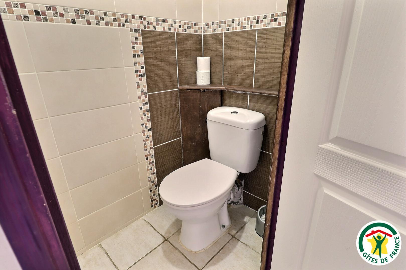 WC sur le pallier des chambres Bleuet et Lotus photo 28