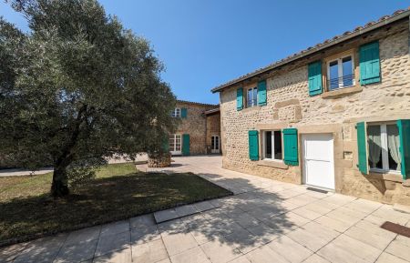Gite n&deg;G71002 Chanos-Curson - Dr&ocirc;me - La fa&ccedil;ade du g&icirc;te Provence avec une double exposition: est et ouest.