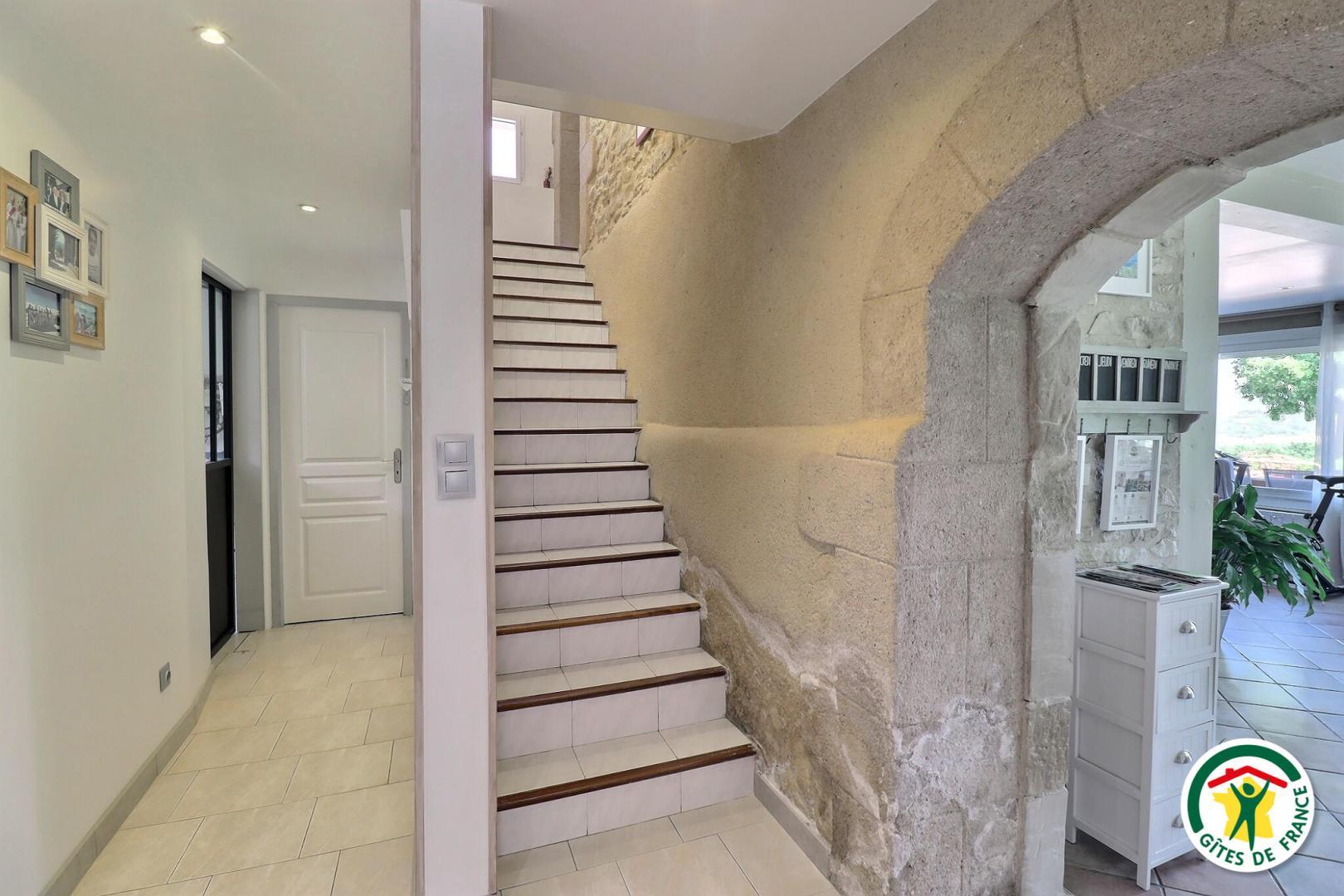 L'escalier menant au 1er étage photo 26