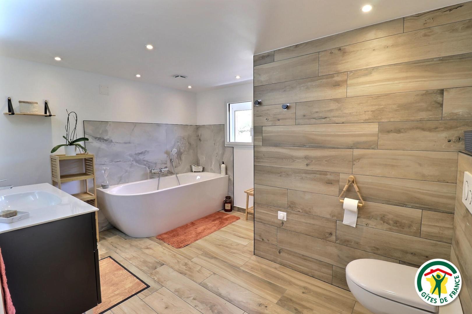 Salle de bain privative de l'étage photo 21