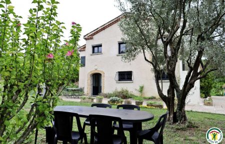 Gite n&deg;G324014 Saint-Paul-Trois-Ch&acirc;teaux - Dr&ocirc;me - Table ext&eacute;rieure