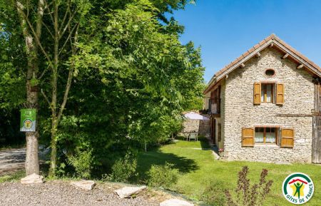 Gite n&deg;G309003 Saint-Julien-en-Vercors - Dr&ocirc;me - Parking privatif devant le g&icirc;te