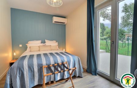Gite n&deg;G307997 Saint-Jean-en-Royans - Dr&ocirc;me - Chambre AURORE : un lit double (1x160), acc&egrave;s direct &agrave; la terrasse privative