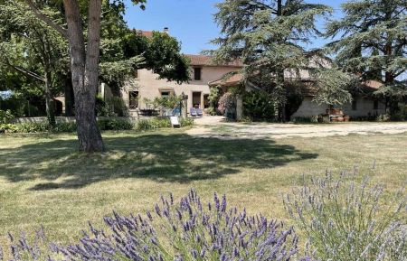 Bed & Breakfast no.G64725 Chabeuil - Dr&ocirc;me - A votre arriv&eacute;e, entre lavande et laurier rose, sous l'ombre du pin parasol