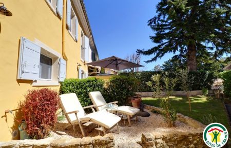 Gite n&deg;G348008 Taulignan - Dr&ocirc;me - Petit espace solarium avec bains de soleil