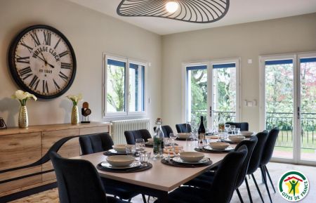 Gite n&deg;G84999 Ch&acirc;teauneuf-sur-Is&egrave;re - Dr&ocirc;me - Salle &agrave; manger